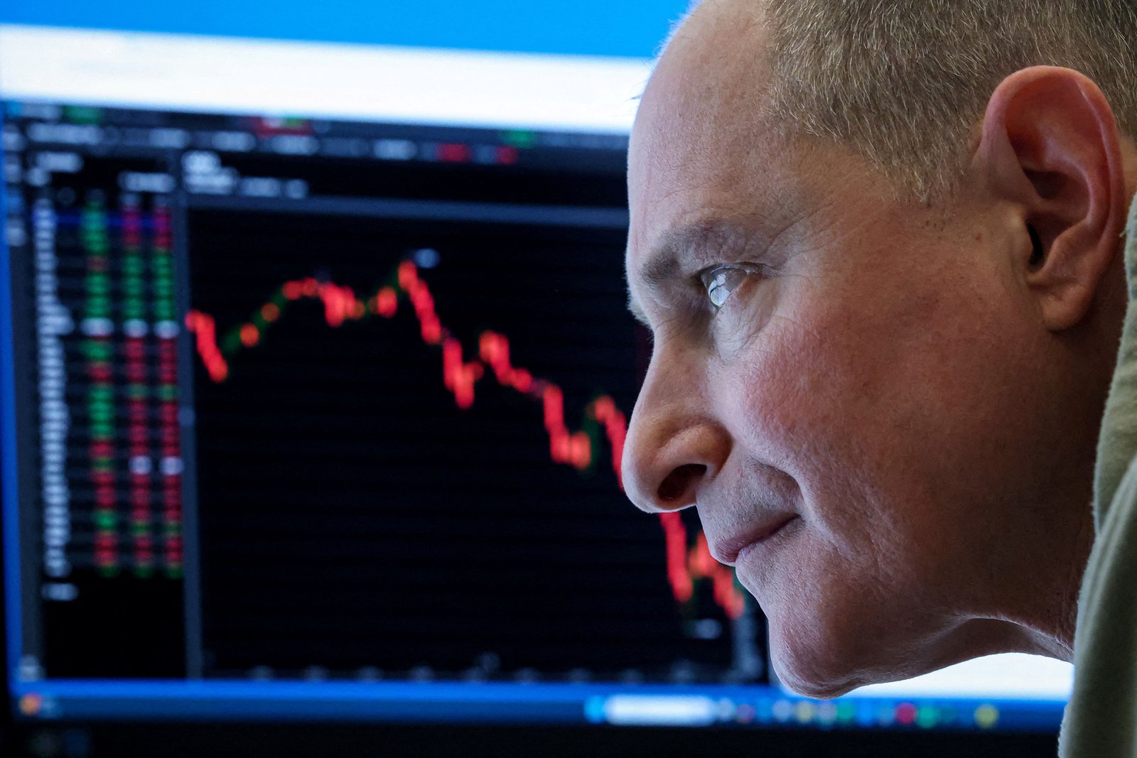 Bonds rise as traders fear war will trigger economic slowdown
