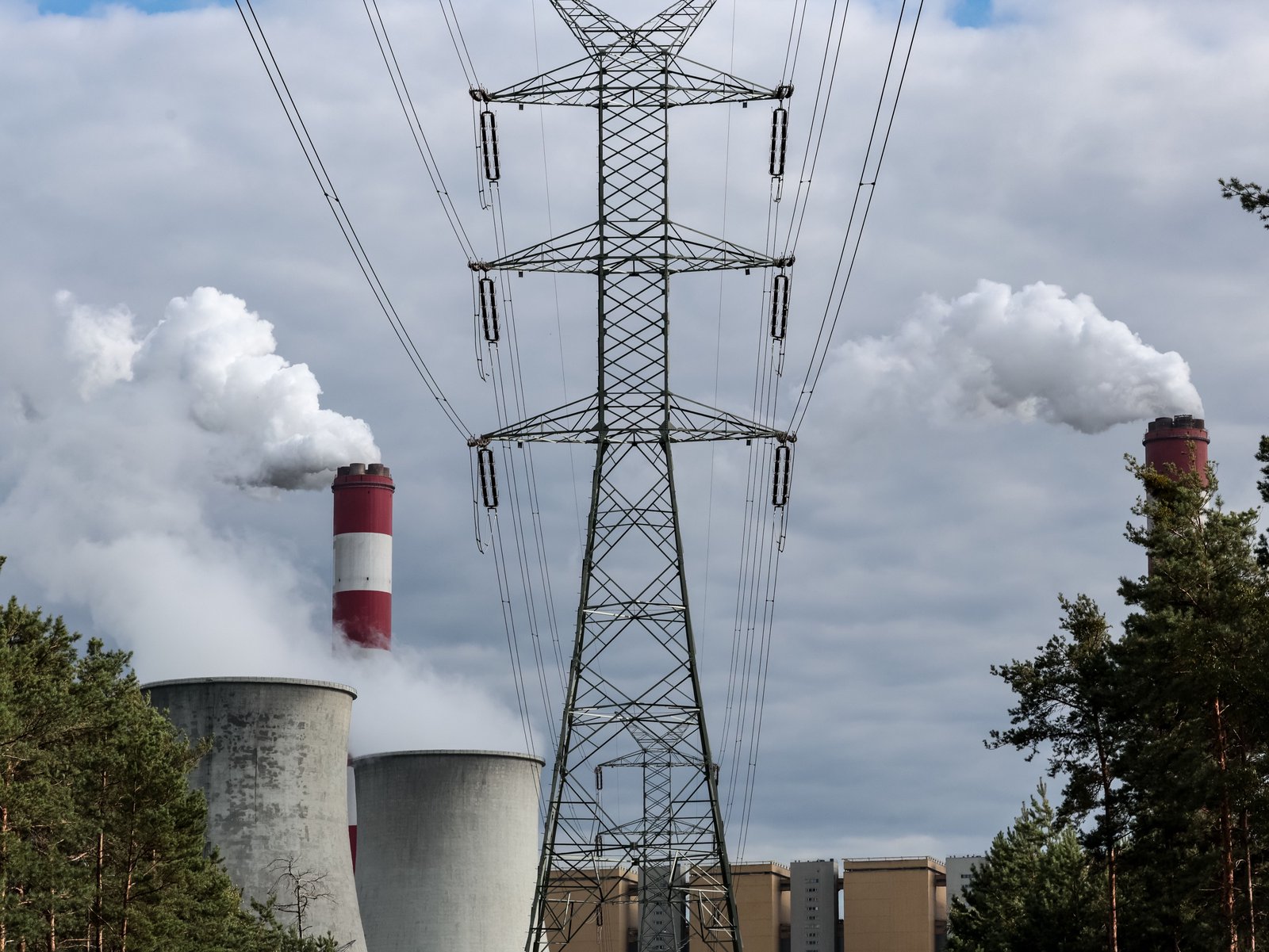 More companies put their own price on carbon emissions