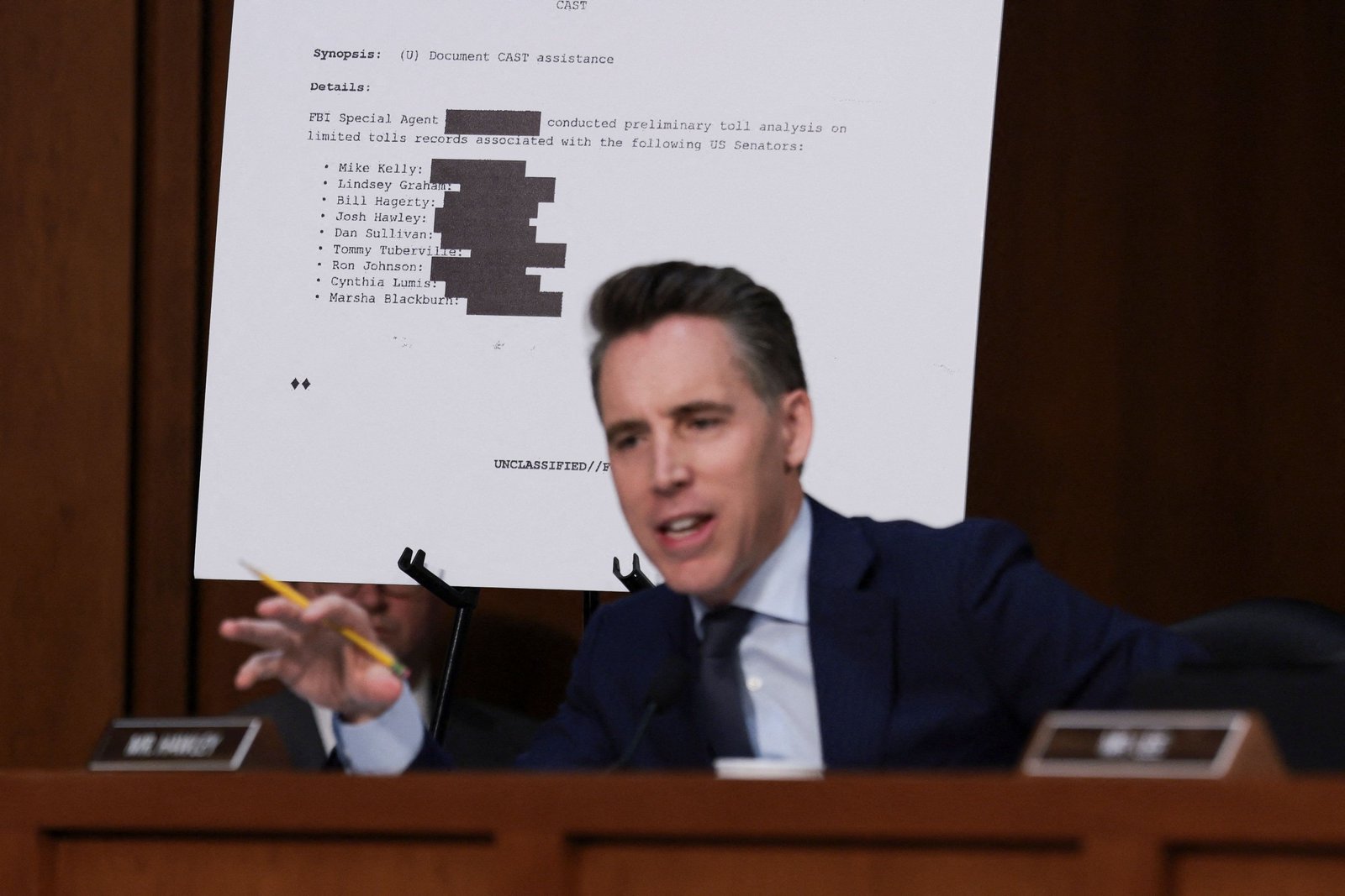 Hawley calls for special prosecutor to probe Biden-era FBI