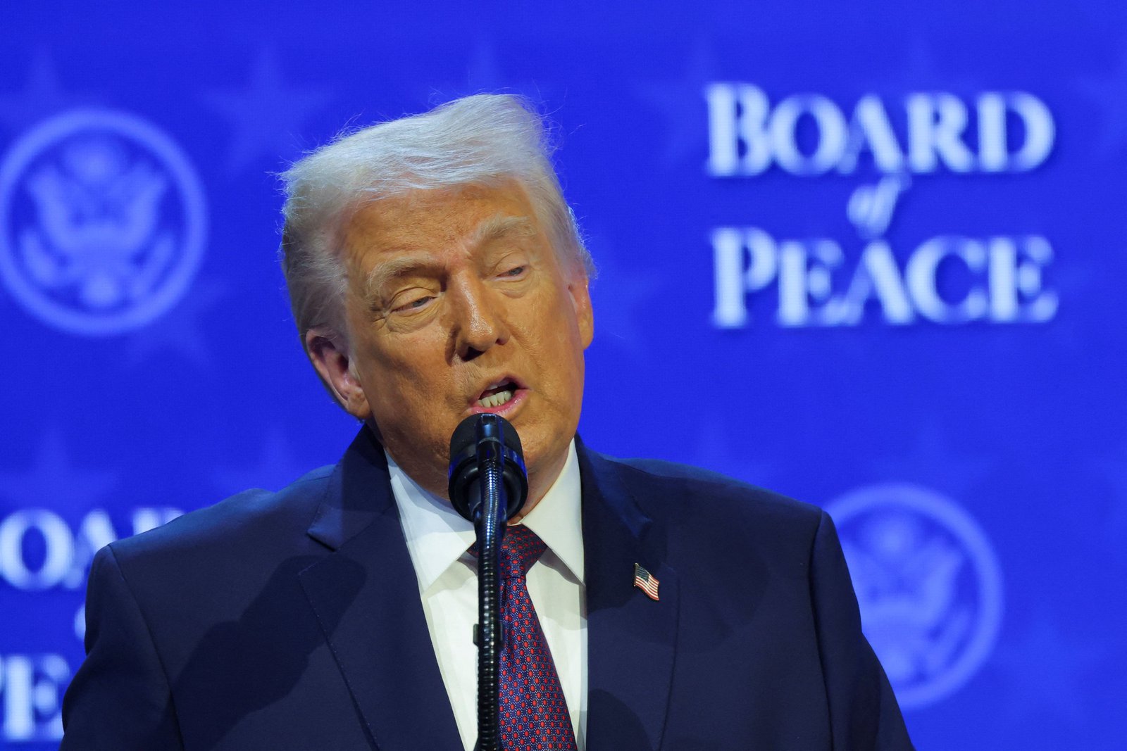 Trump heads to Iowa for pre-midterms economic messaging tour