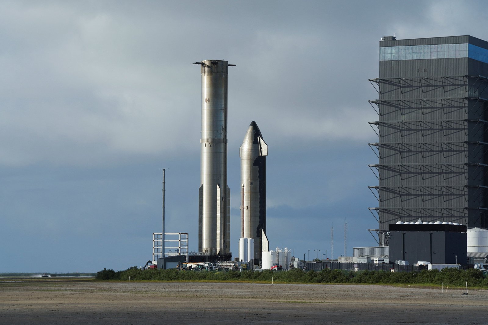 SpaceX makes record market debut