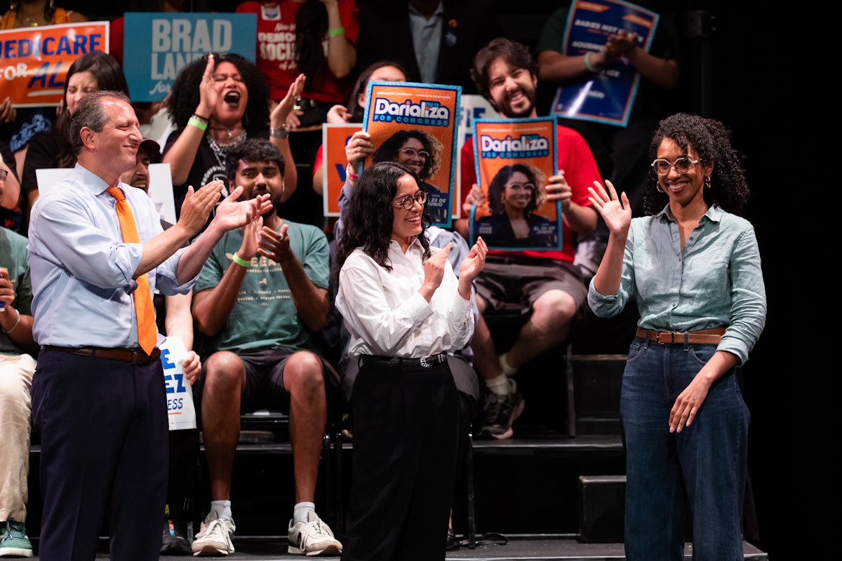 Democratic Centrists Need to Stop Saying “Both Sides” Have “Extremes” 