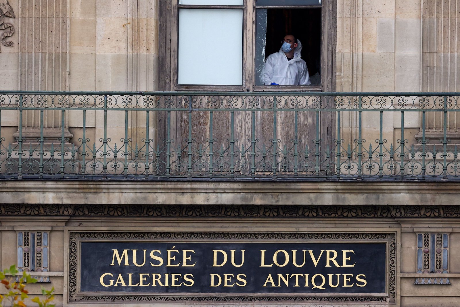 Napoleon’s jewels stolen from Louvre