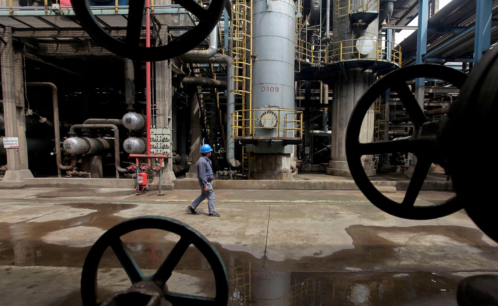 China could tap oil reserves as supply disruptions deepen
