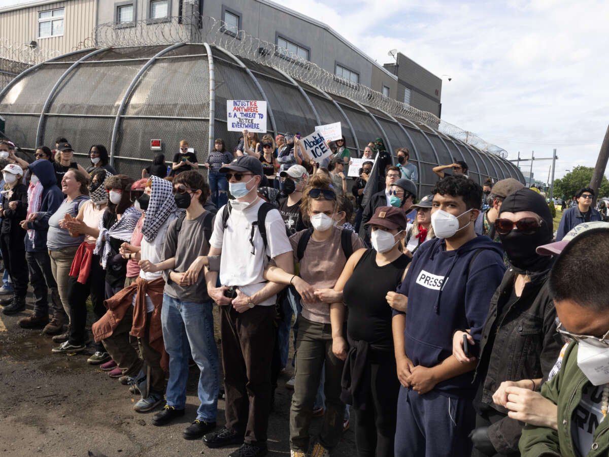 Protests Erupt at New Jersey Immigrant Jail in Support of Striking Detainees