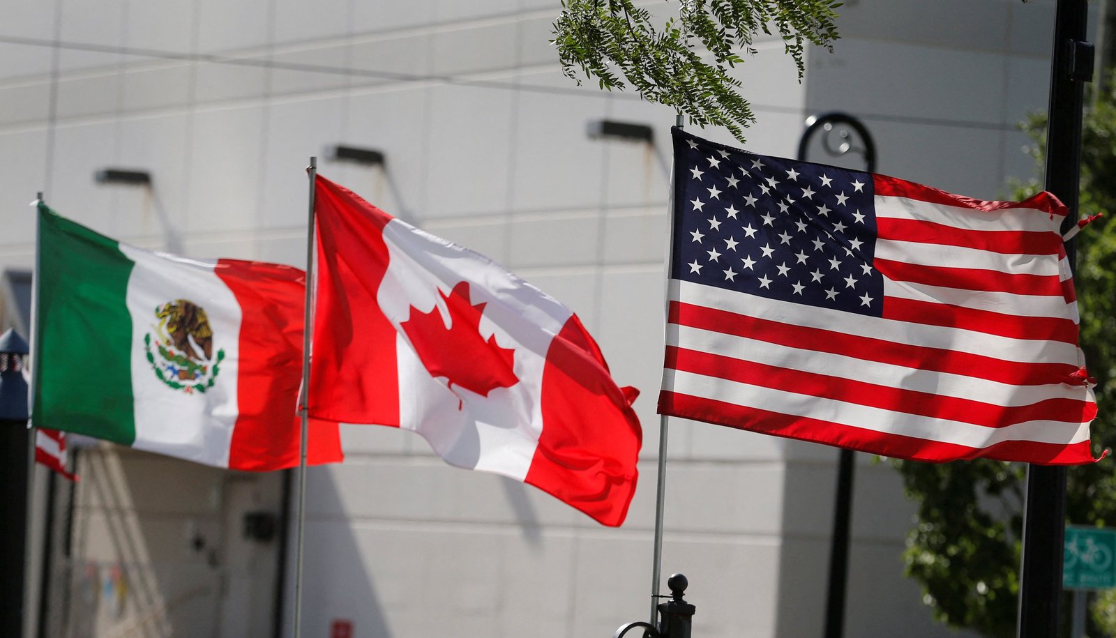 Global foreign investment ticks up but outlook is cloudy