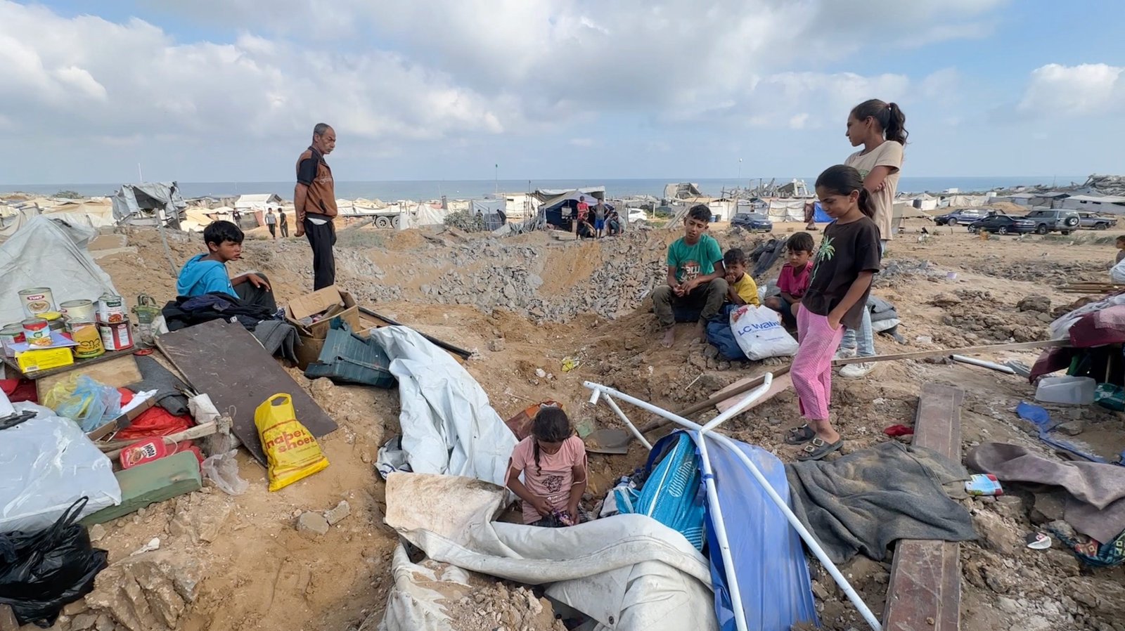 Israel Bombs Palestinians in Beach Tents in Gaza