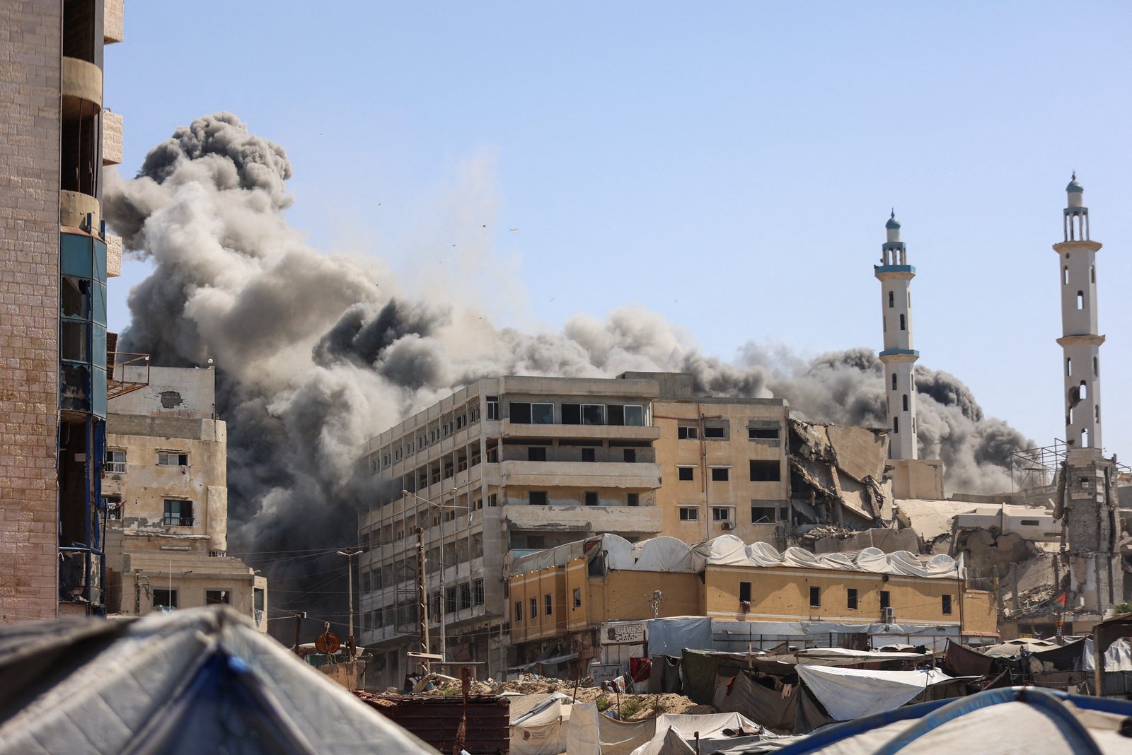 Israel attacks hospital and demolishes university building in Gaza City, ICE kills a man in Chicago, and U.S. warship boards a Venezuelan tuna fishing boat