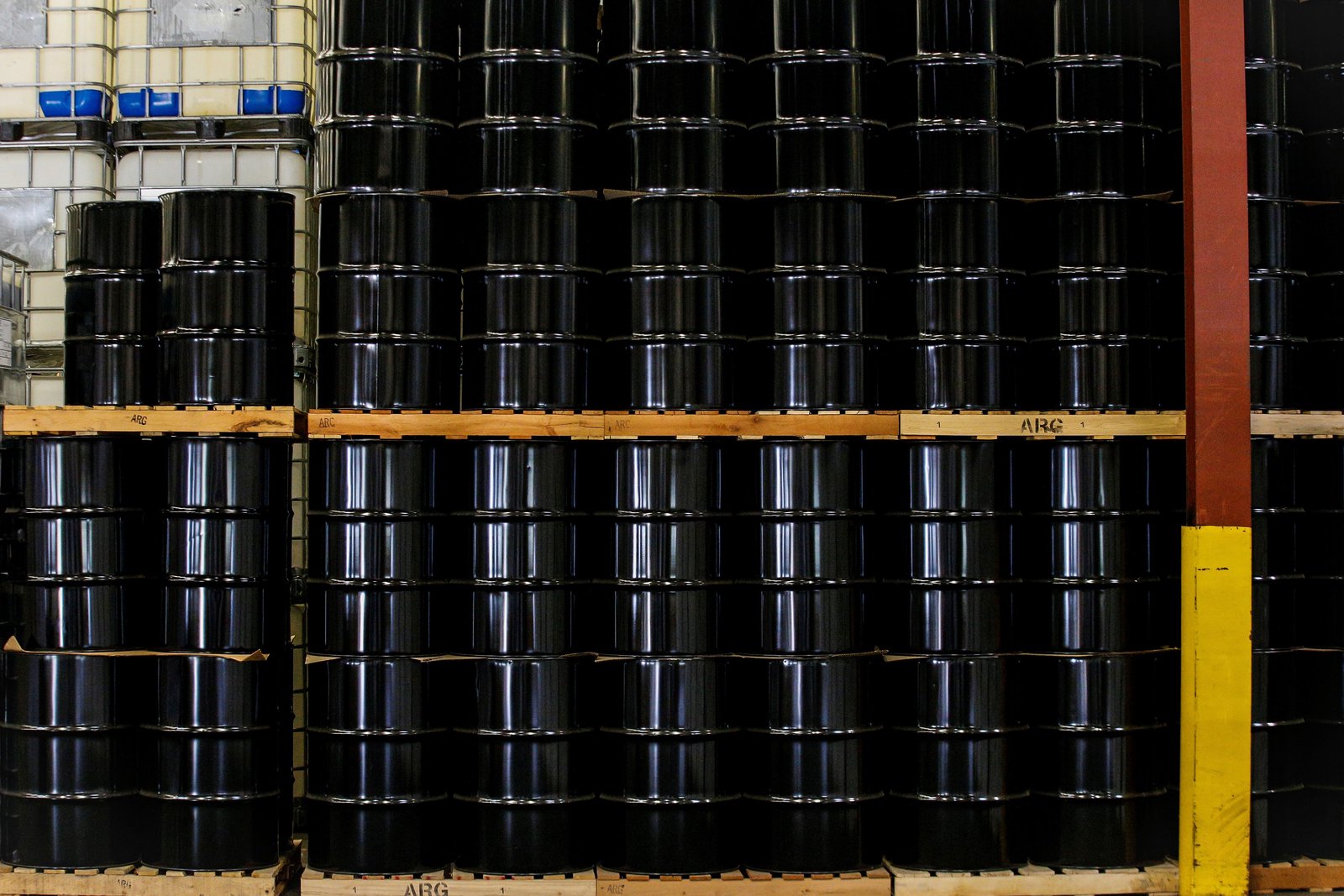 US oil reserves hit 43-year low
