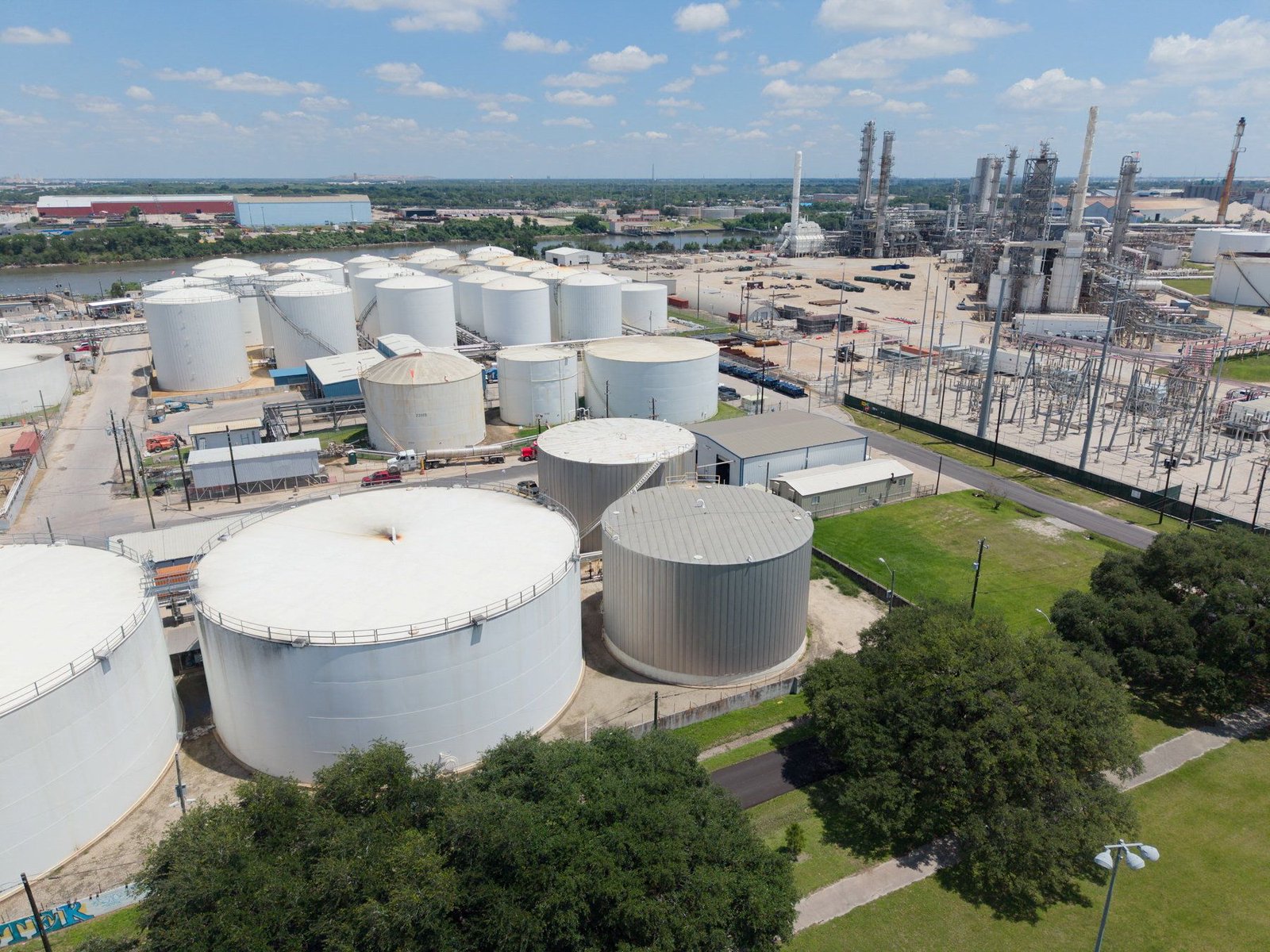 US crude stockpiles are depleting rapidly