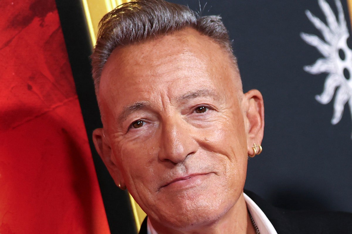 Bruce Springsteen Gives Trump Middle Finger With New Minnesota Song