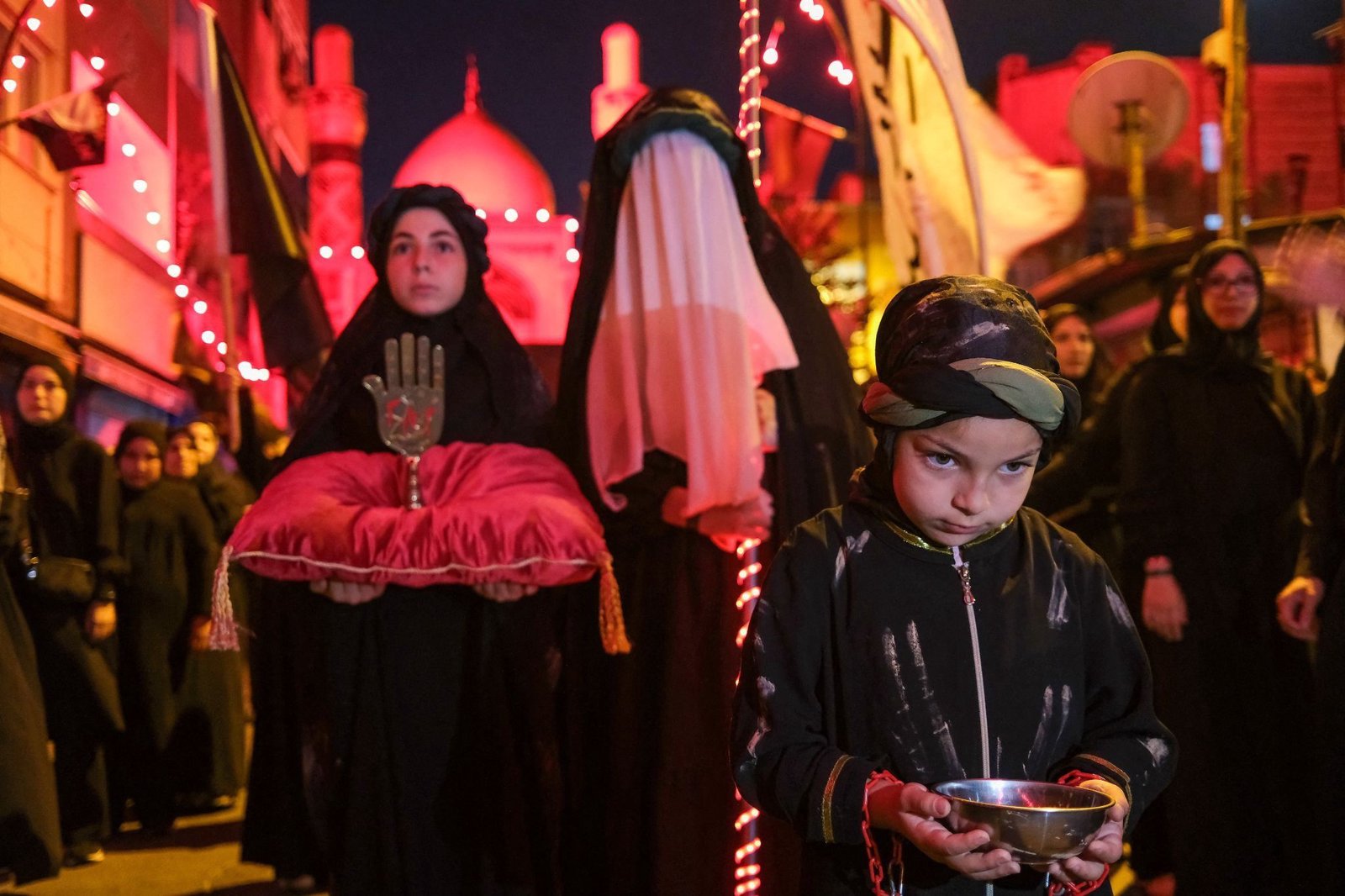 Bahrain imposes fresh curbs on Shiite Muslims