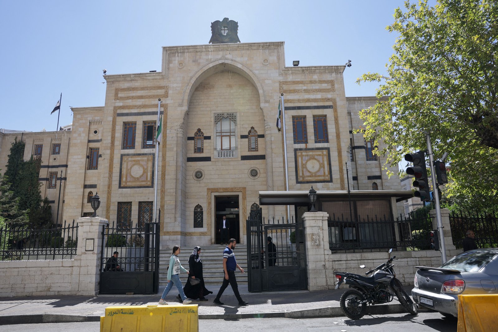 Saudi rolls out red carpet for Syria at FII