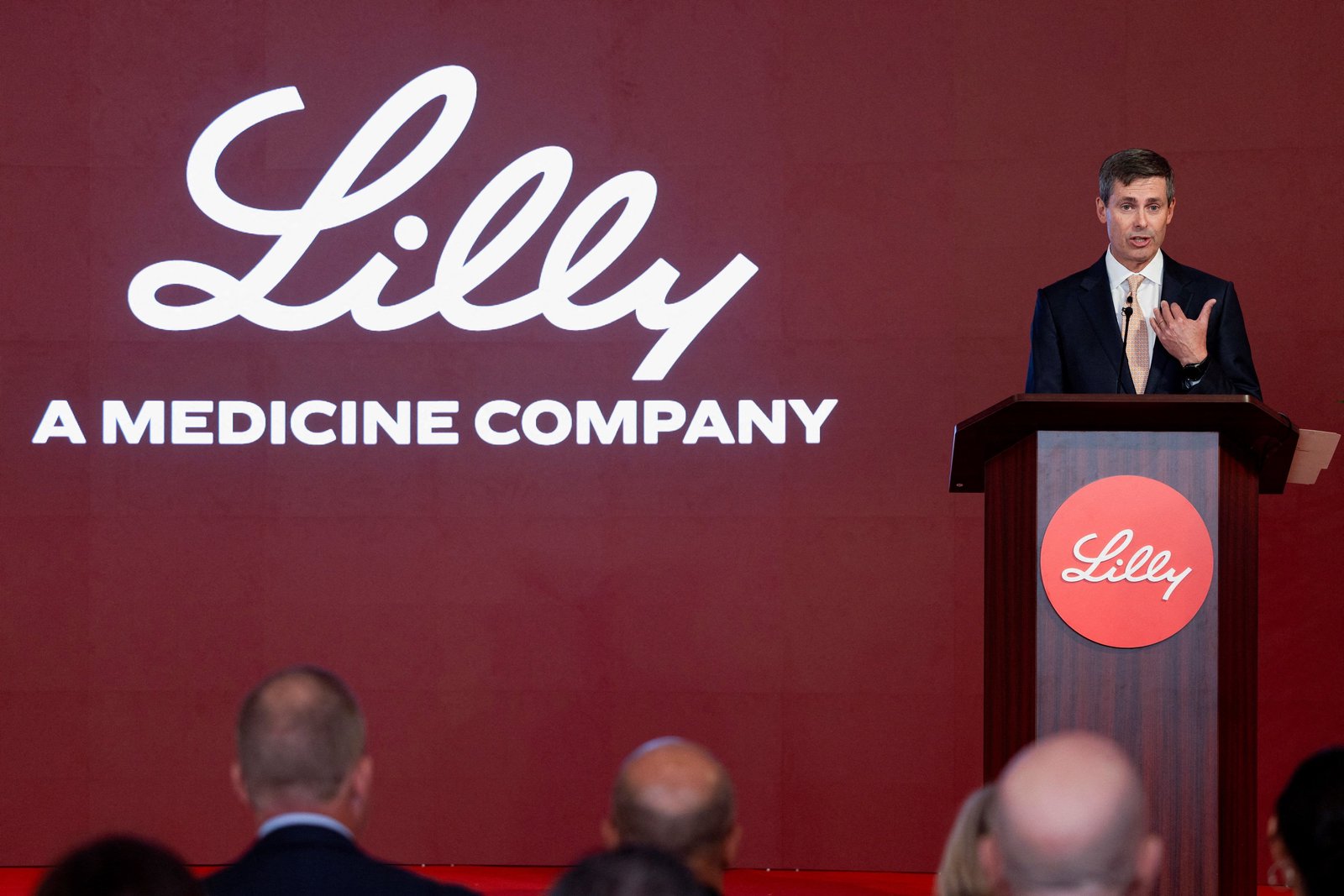 Eli Lilly leans into AI drug discovery with new licensing deal