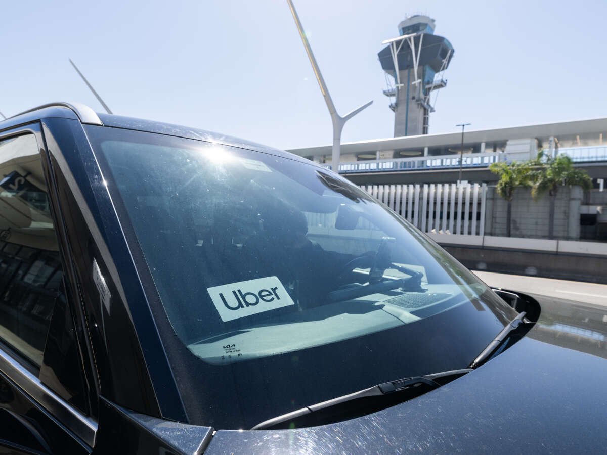 This Transportation Bill Provision Could Shield Uber and Lyft From Lawsuits