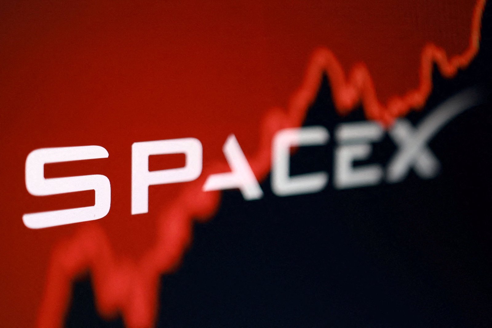SpaceX soars in historic IPO