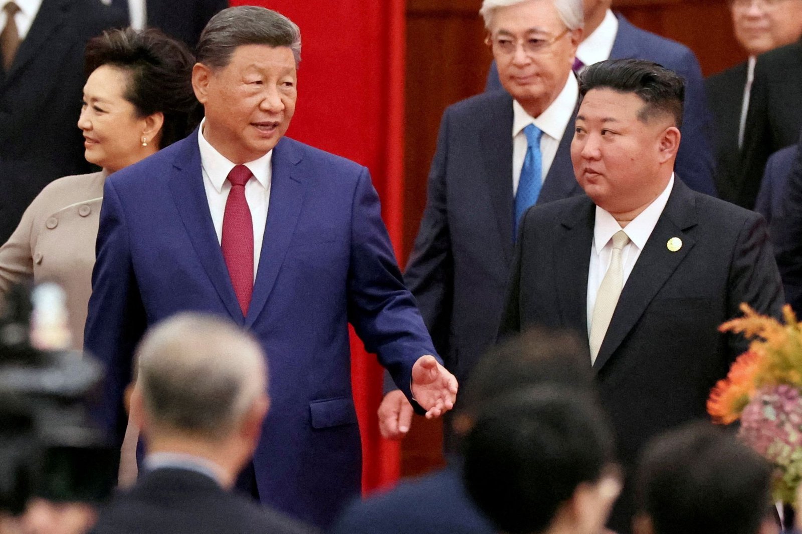 Xi looks to win over Kim during North Korea visit