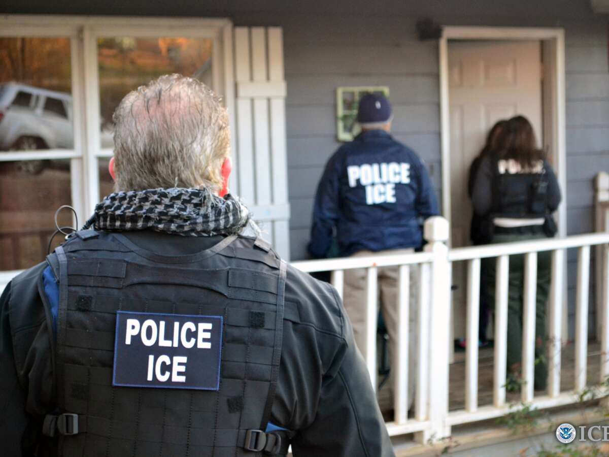 Whistleblowers Reveal ICE Memo Authorizing Warrantless Searches