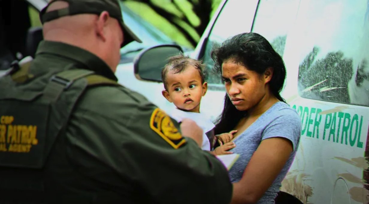  Trump quiere los expedientes de los abogados sobre los niños migrantes. 