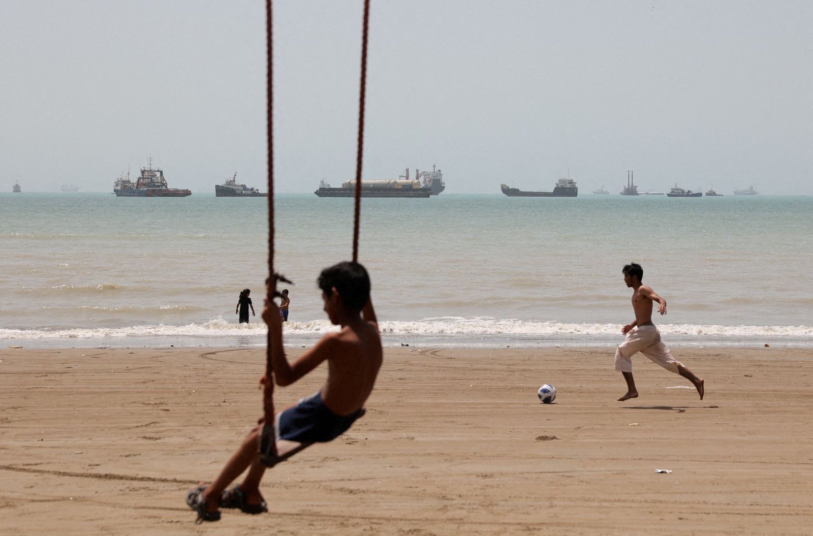 Oman's plan to end Strait of Hormuz impasse faces stiff opposition