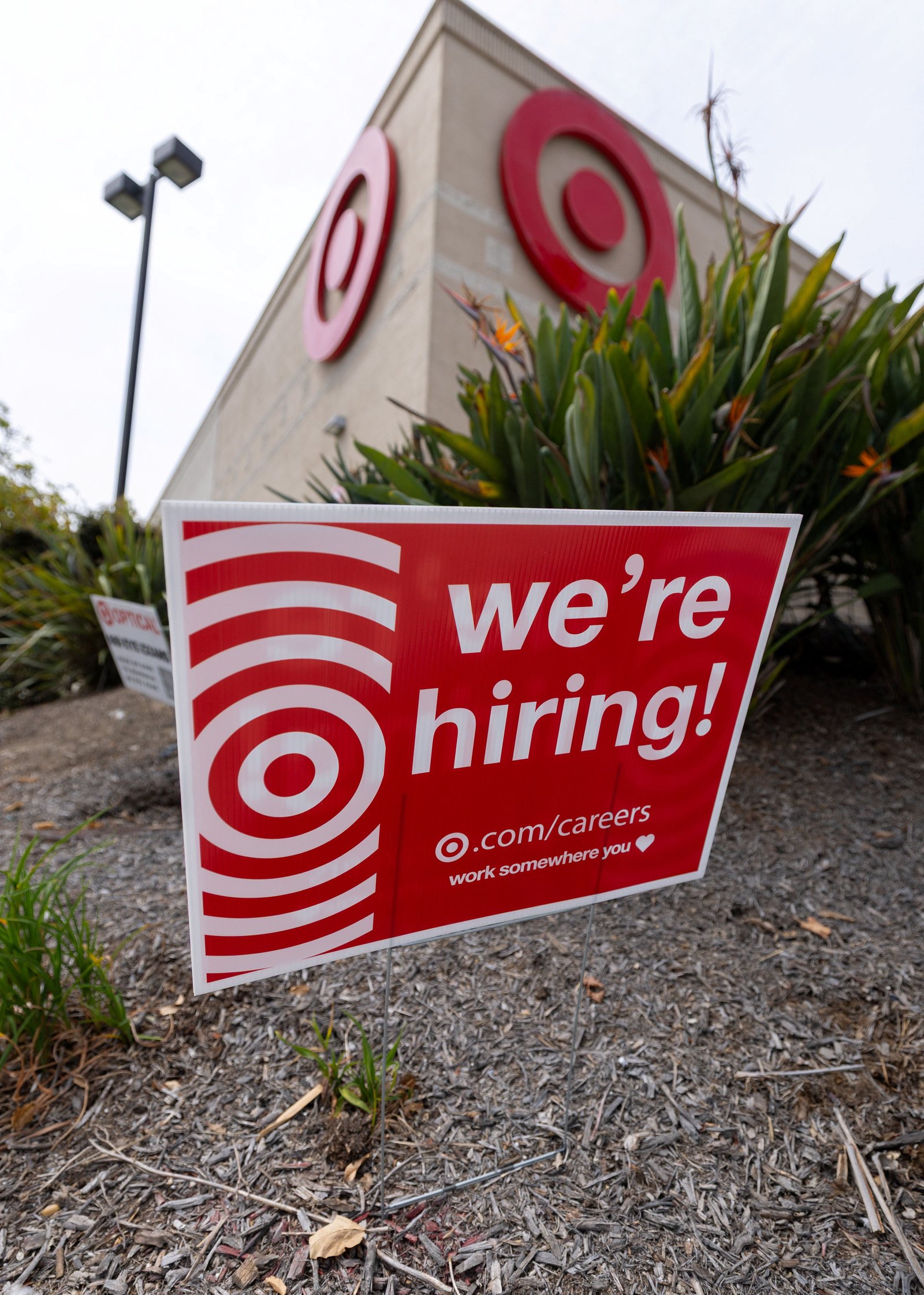 US job openings pick back up
