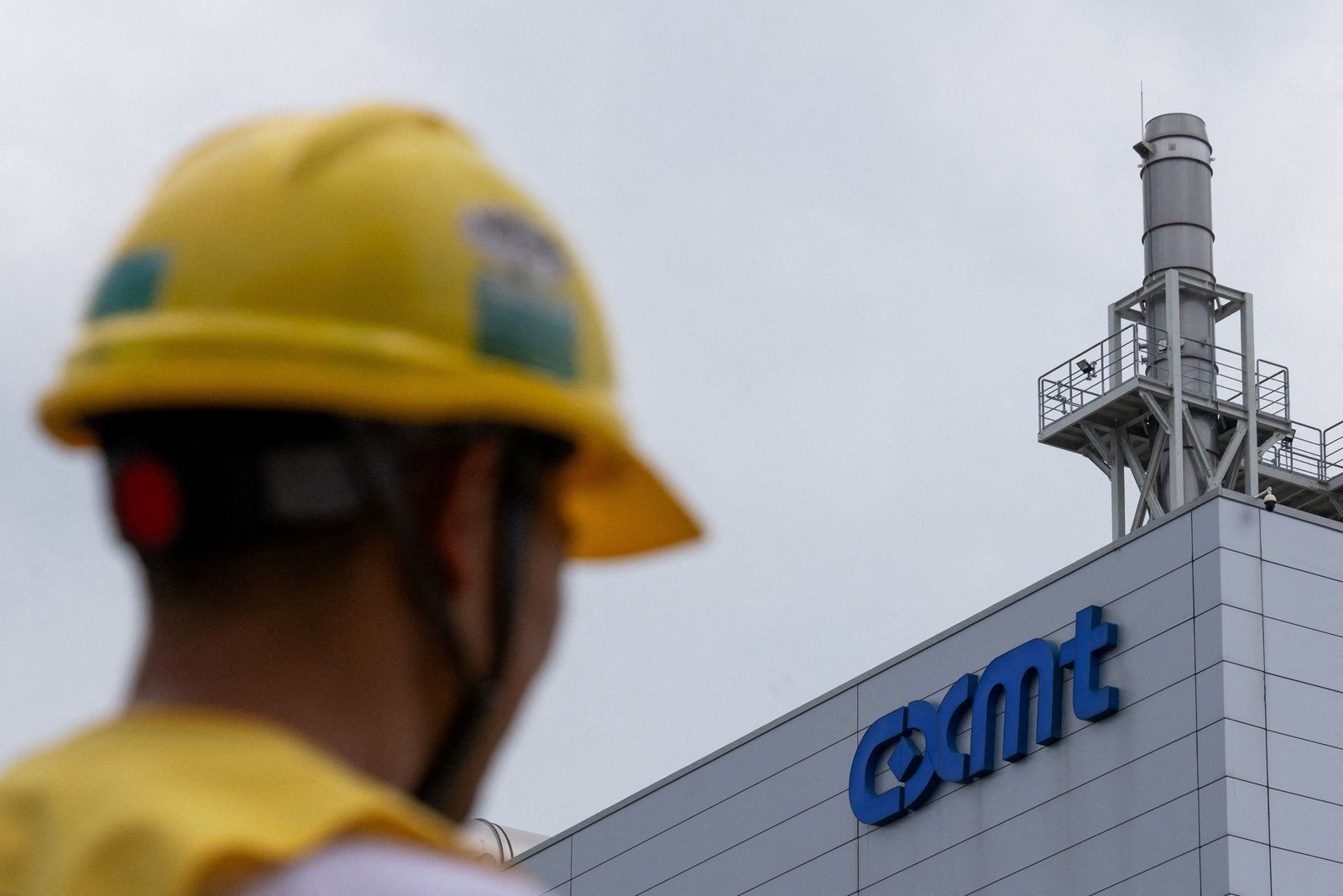 Chinese chip giant plays down US curbs