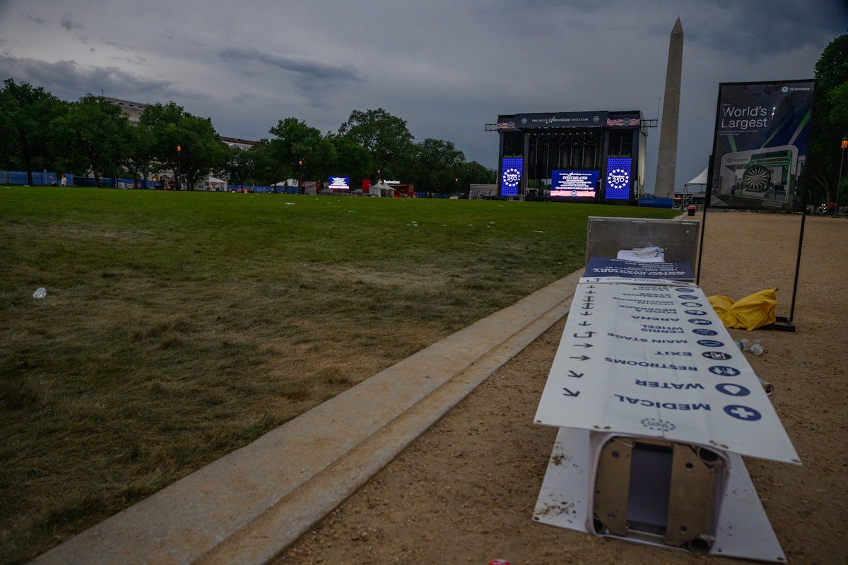Trump’s Lame State Fair Is Now Just Livestreaming to an Empty Field