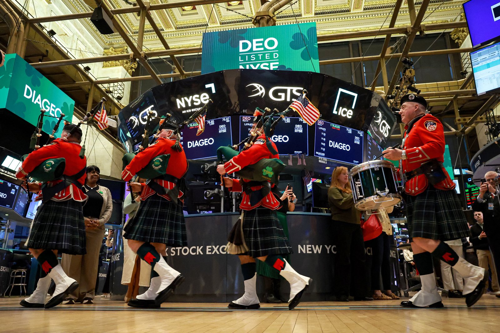 US stocks wrap up best quarter since 2020