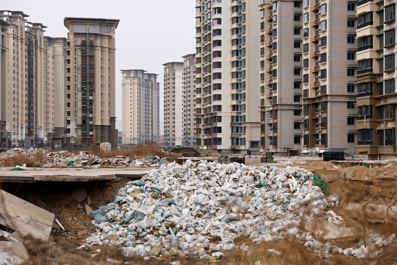 China property sector shows further cracks