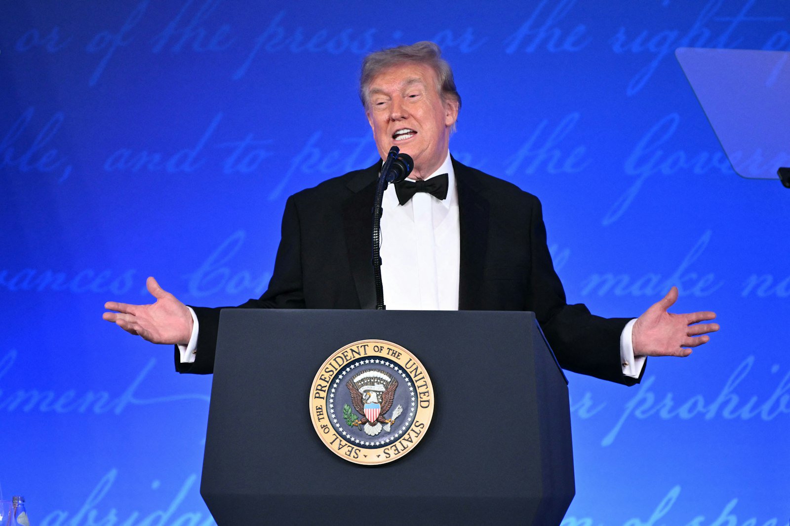 Trump Poll Collapse Hits New Milestone as Leaks Reveal Fresh GOP Panic