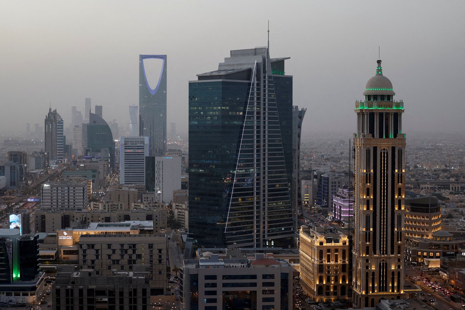 Saudi non-oil econmy returns to growth in April, PMI shows