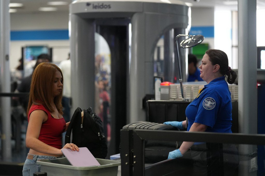 Union Sues TSA Over Secret Plan to Privatize Security