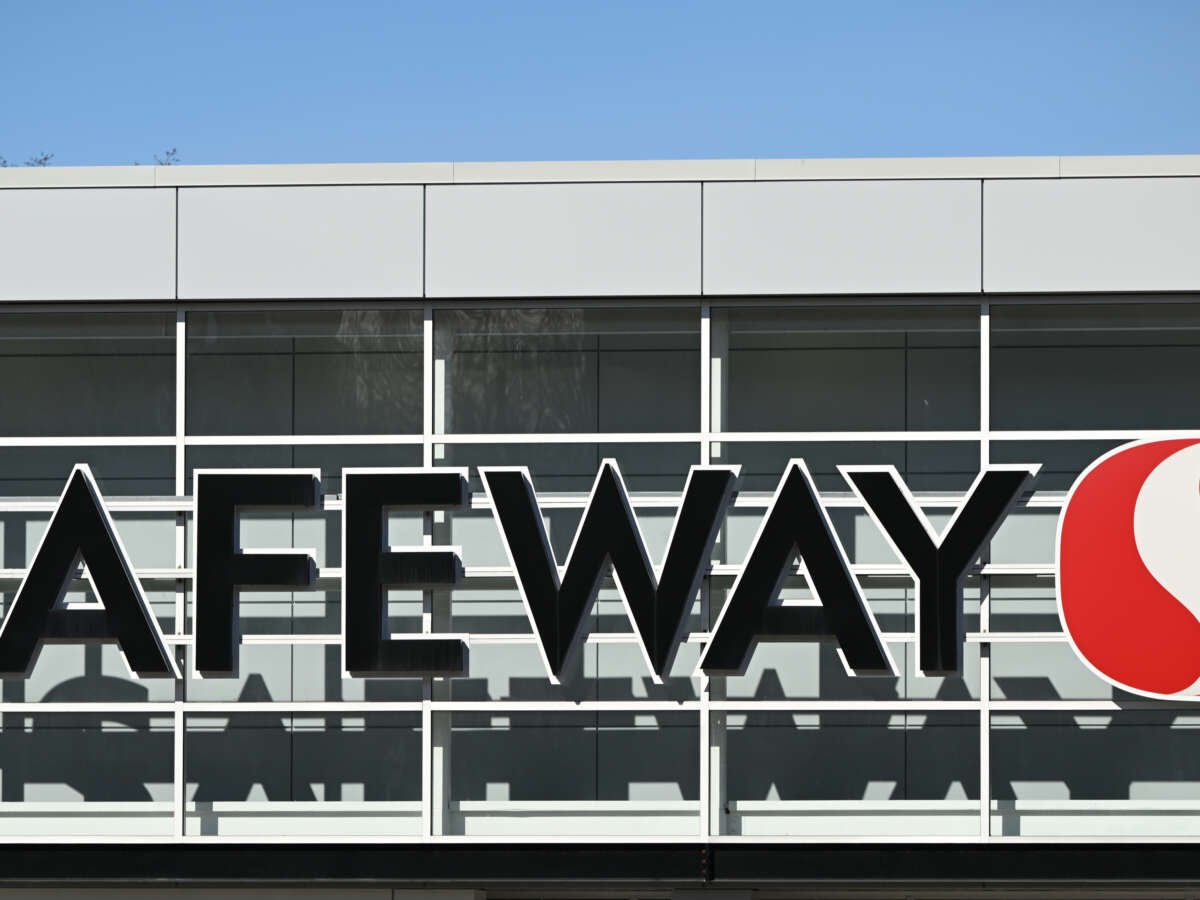 Oregon Employers With Most SNAP Recipients Included Safeway, Walmart, and Amazon