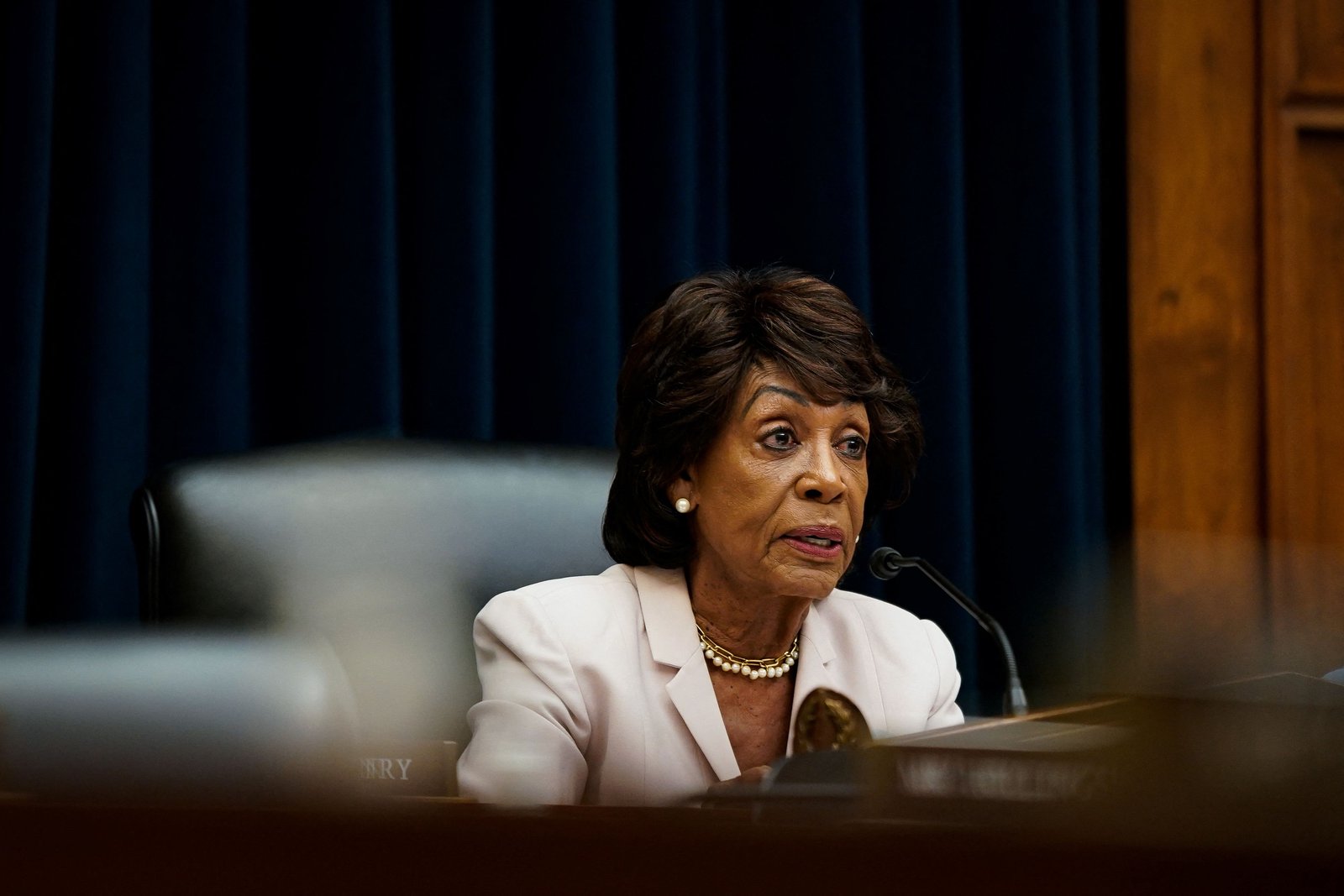 Waters nudges banks to help federal workers