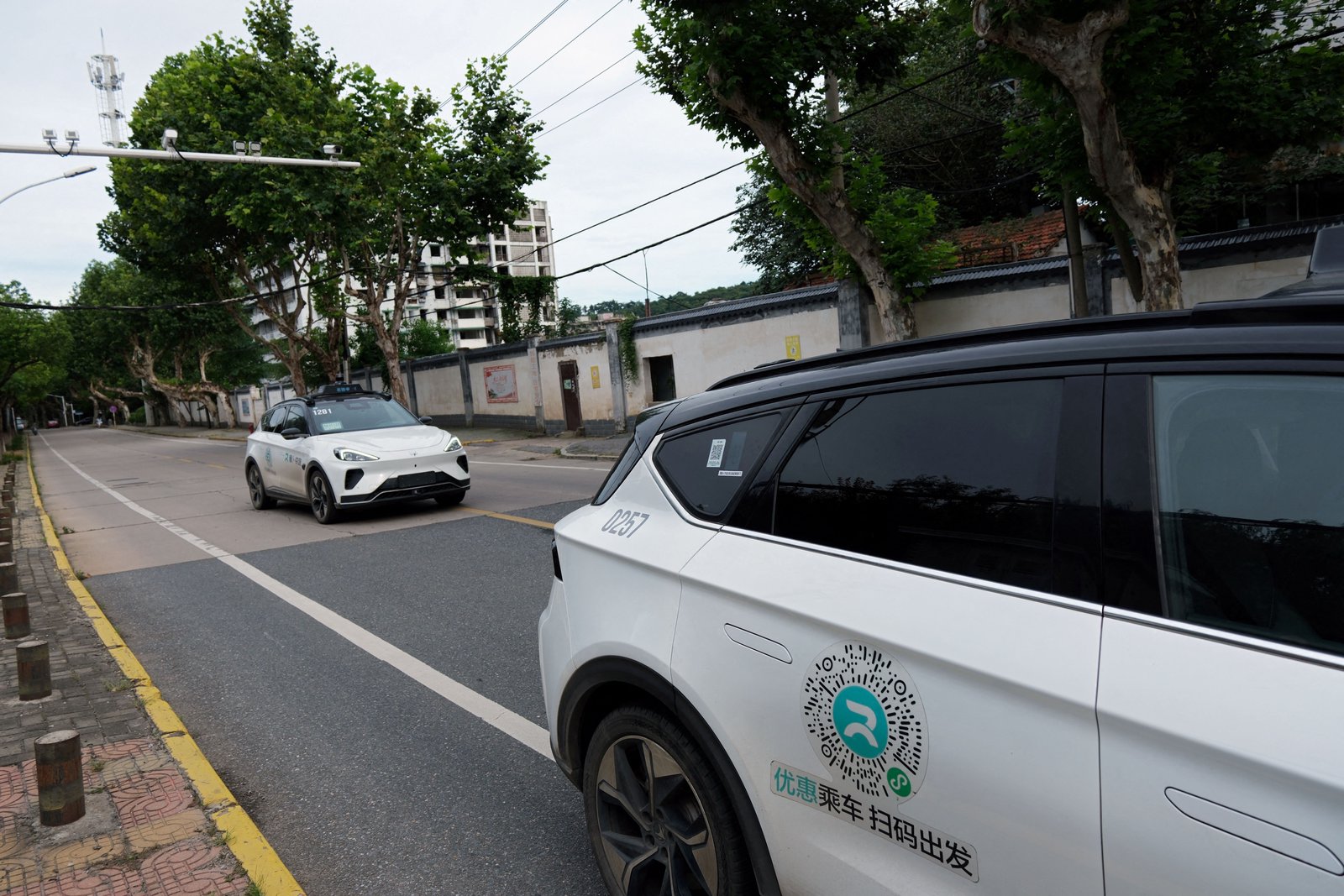 China slows robotaxi rollout after system failure