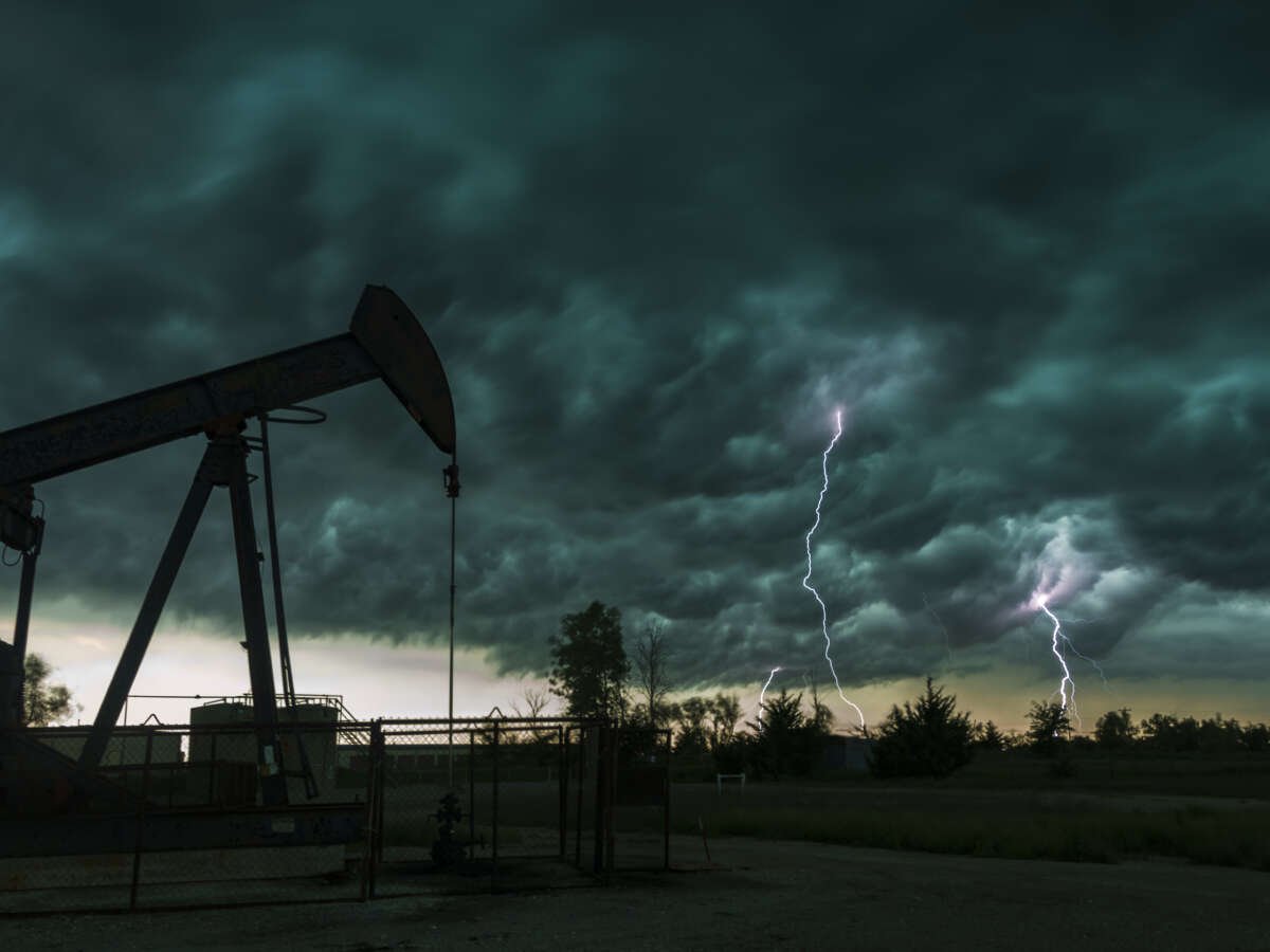 Regulators Didn’t Act on Nearly 600 Oil Wells Operating Illegally in Oklahoma