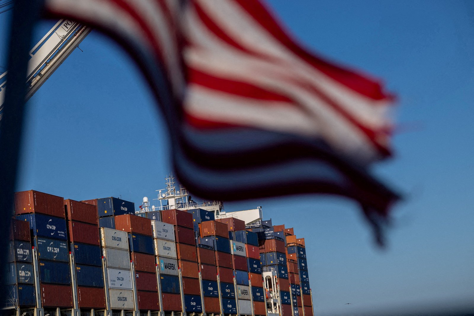 US trade gap shrinks to lowest level since 2009