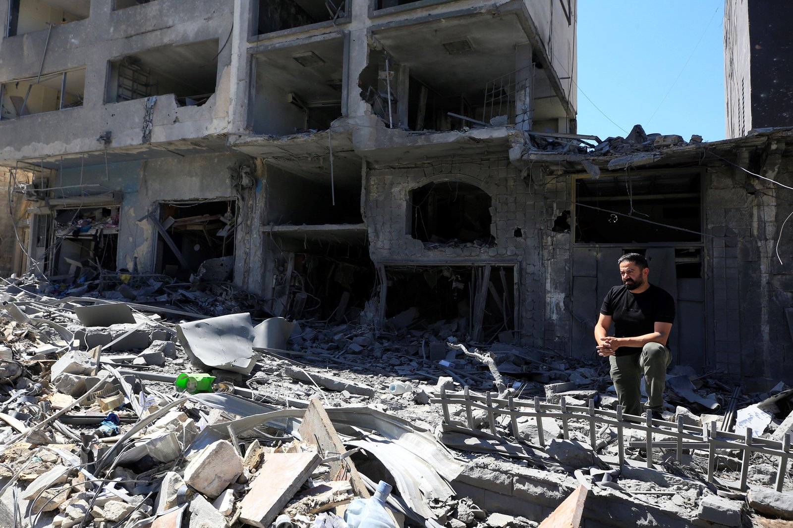 Tentative But Defiant, Lebanese Families Return to Southern Lebanon Amid Continued Occupation