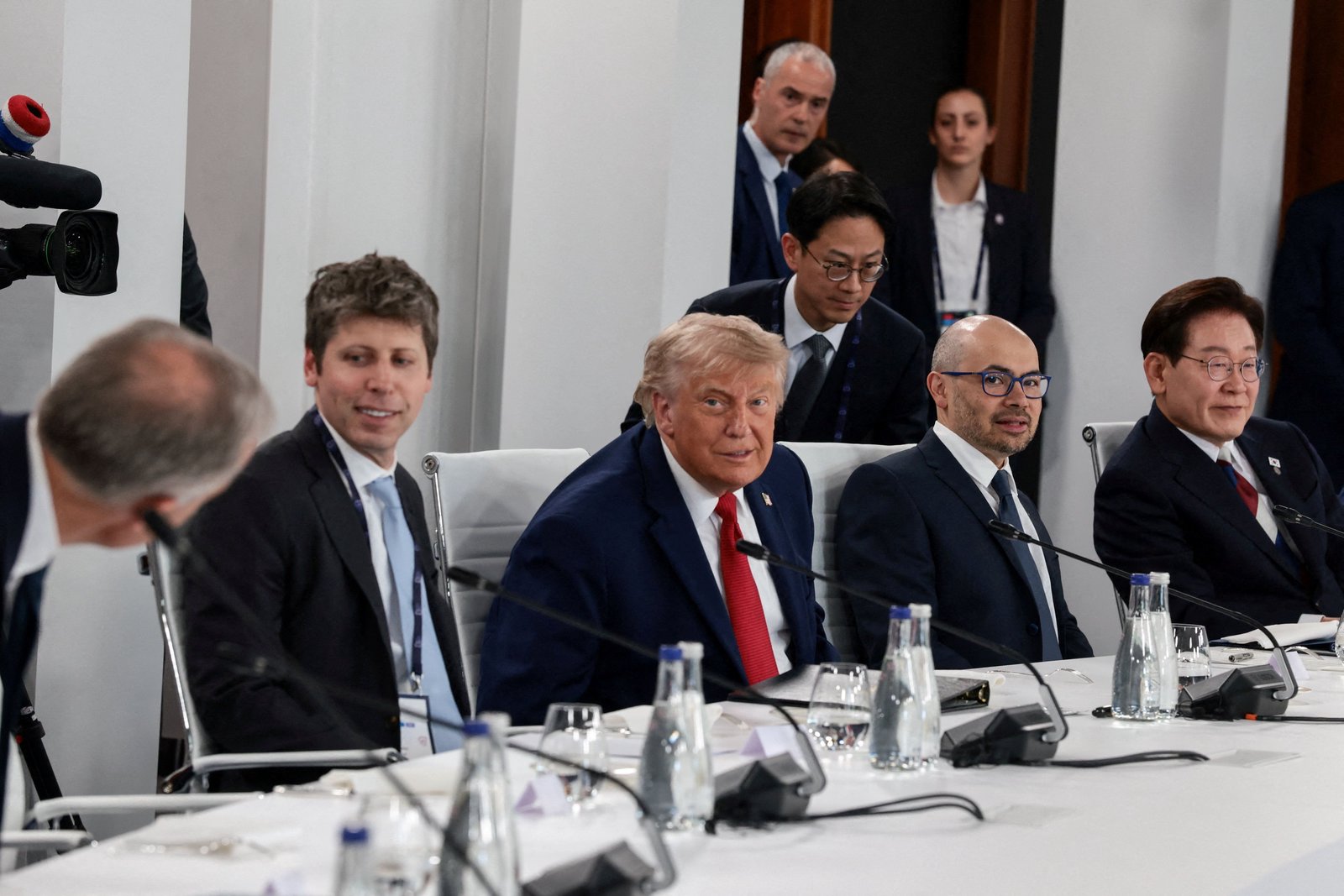 AI CEOs pitch G7 leaders on global standards forum for advanced models