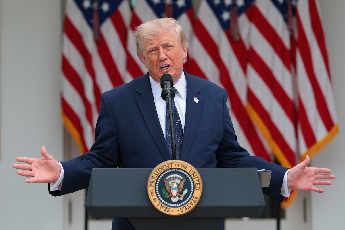 Trump Wrecks His Own 250 Crowd-Size Claims in Final, Epic Humiliation
