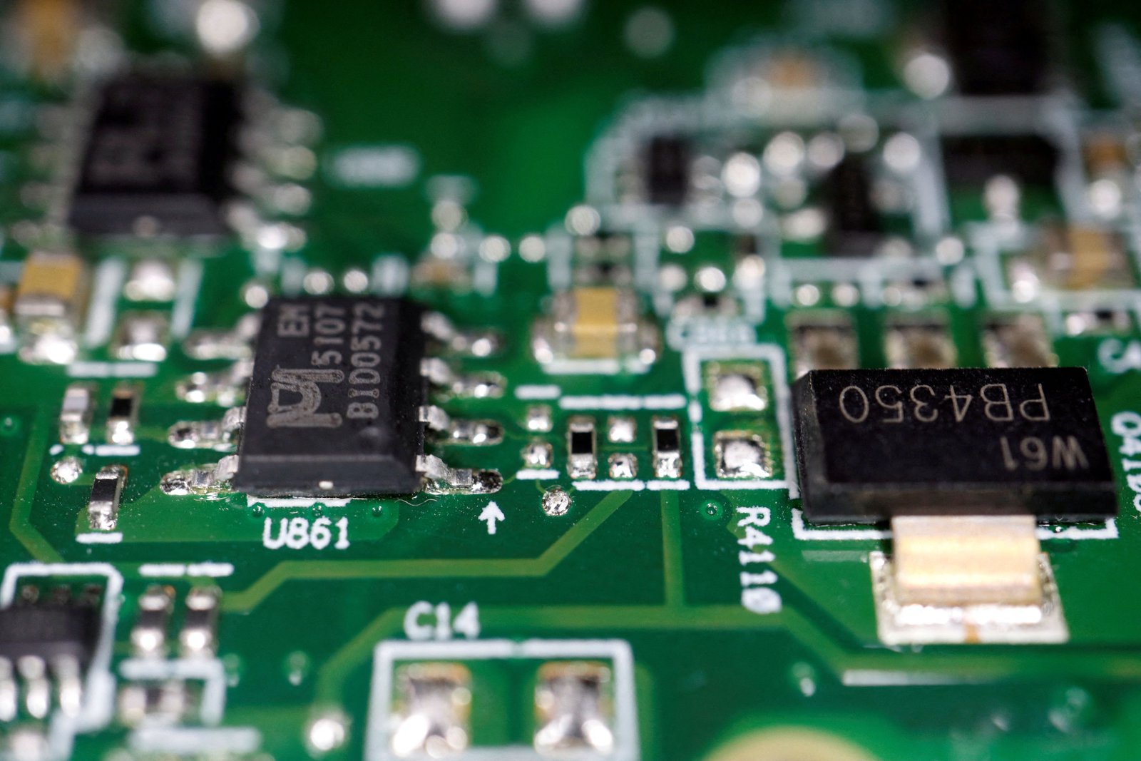 Major PC makers turn to China's CXMT amid memory shortage