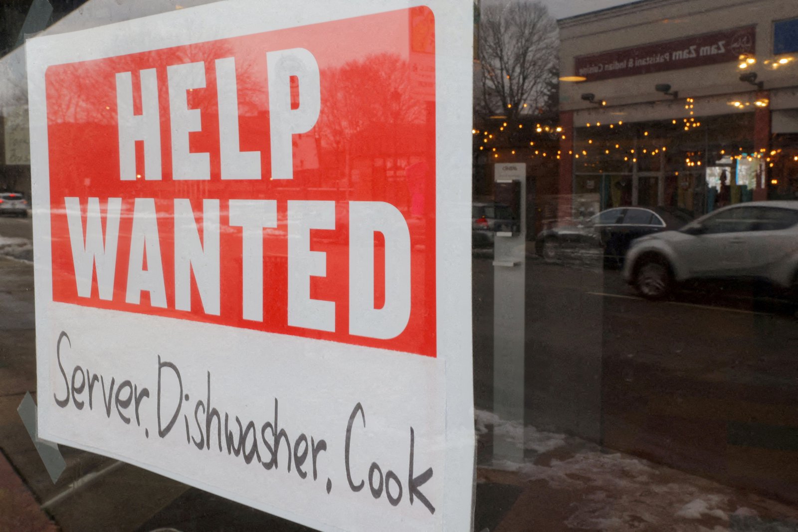 US hiring drops in sign of labor market chill