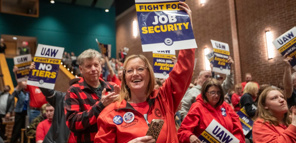 As Contract Deadline Looms, Auto Parts Workers Say ‘No Axles, No Trucks!’