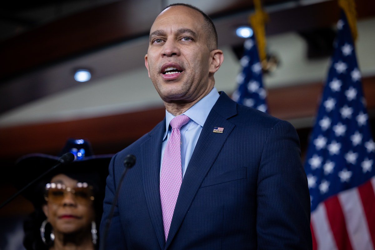 Hakeem Jeffries Has Totally Pathetic Plan to Rein in ICE