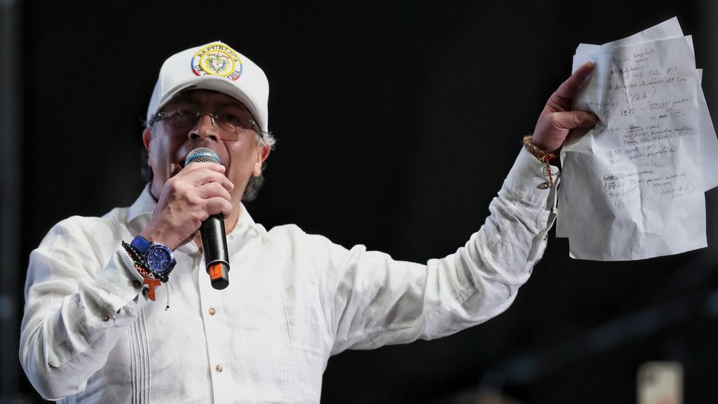 Petro and De la Espriella teams suspend talks as Colombia’s political tensions deepen