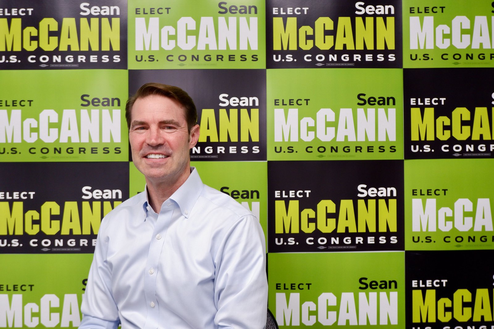 Battleground Democrats try to stay above their party's fray