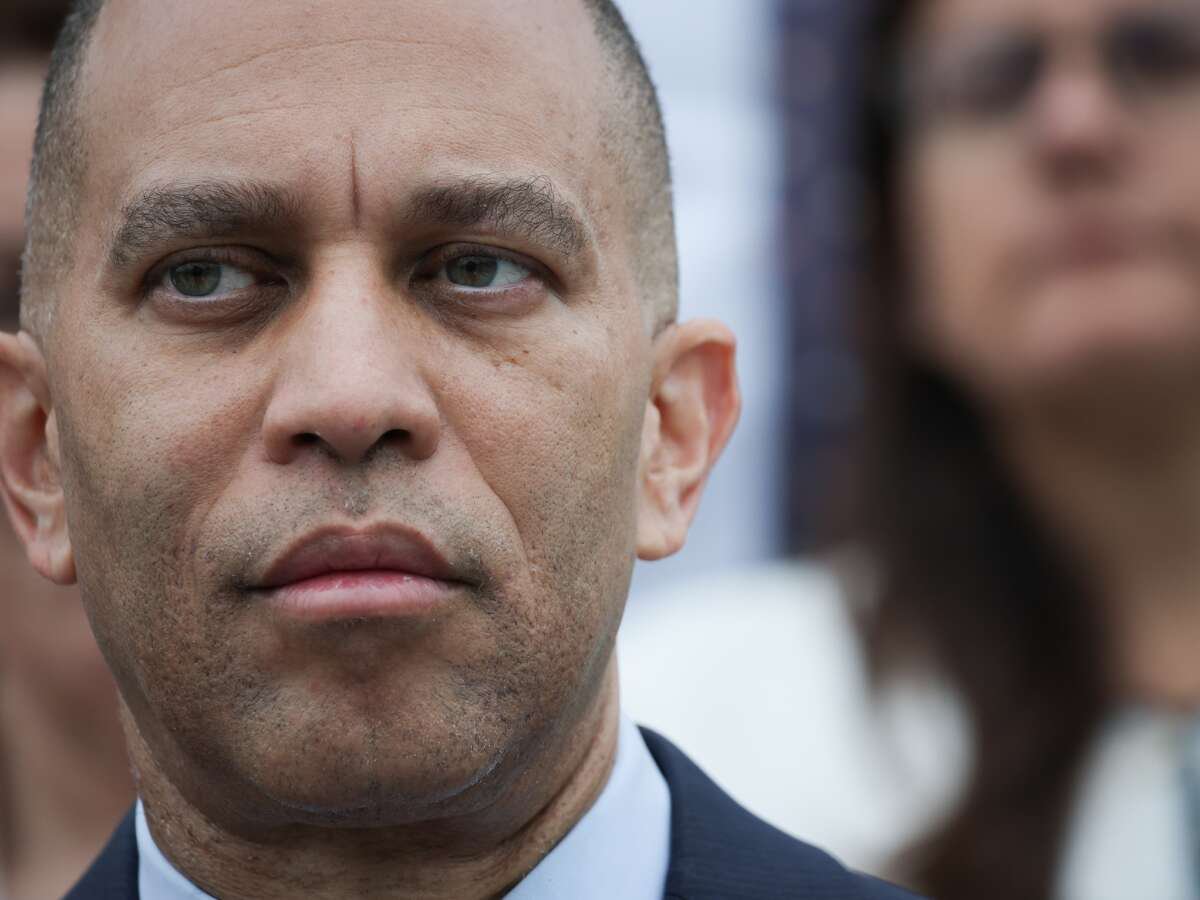 Jeffries Says Mamdani Has “Work to Do” to Placate Establishment Dems in Congress