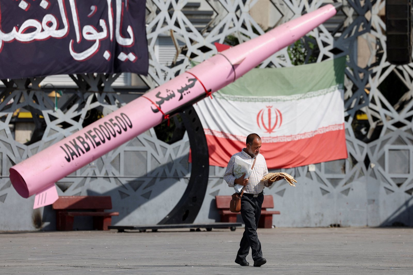 Trump threatens to bomb Iran’s civilian infrastructure