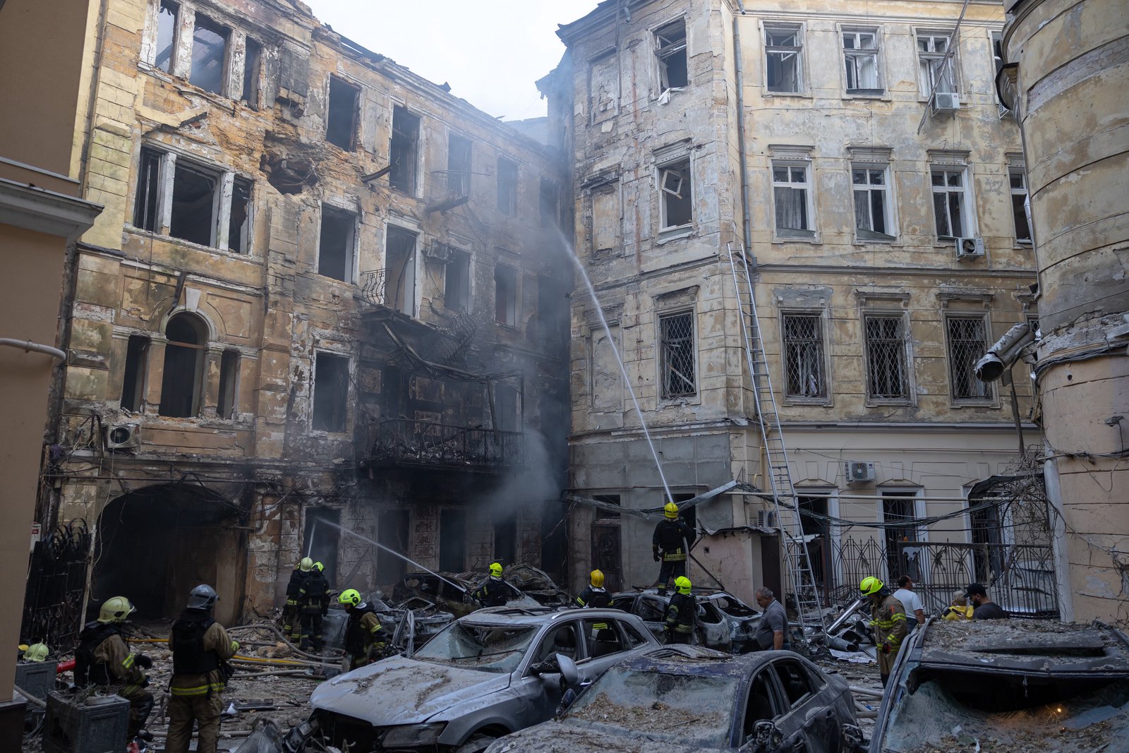 Trump “low-keys” Iran; Netanyahu rejects BoP plan for Gaza; Ukraine kills 13 in strike targeting Russian refinery