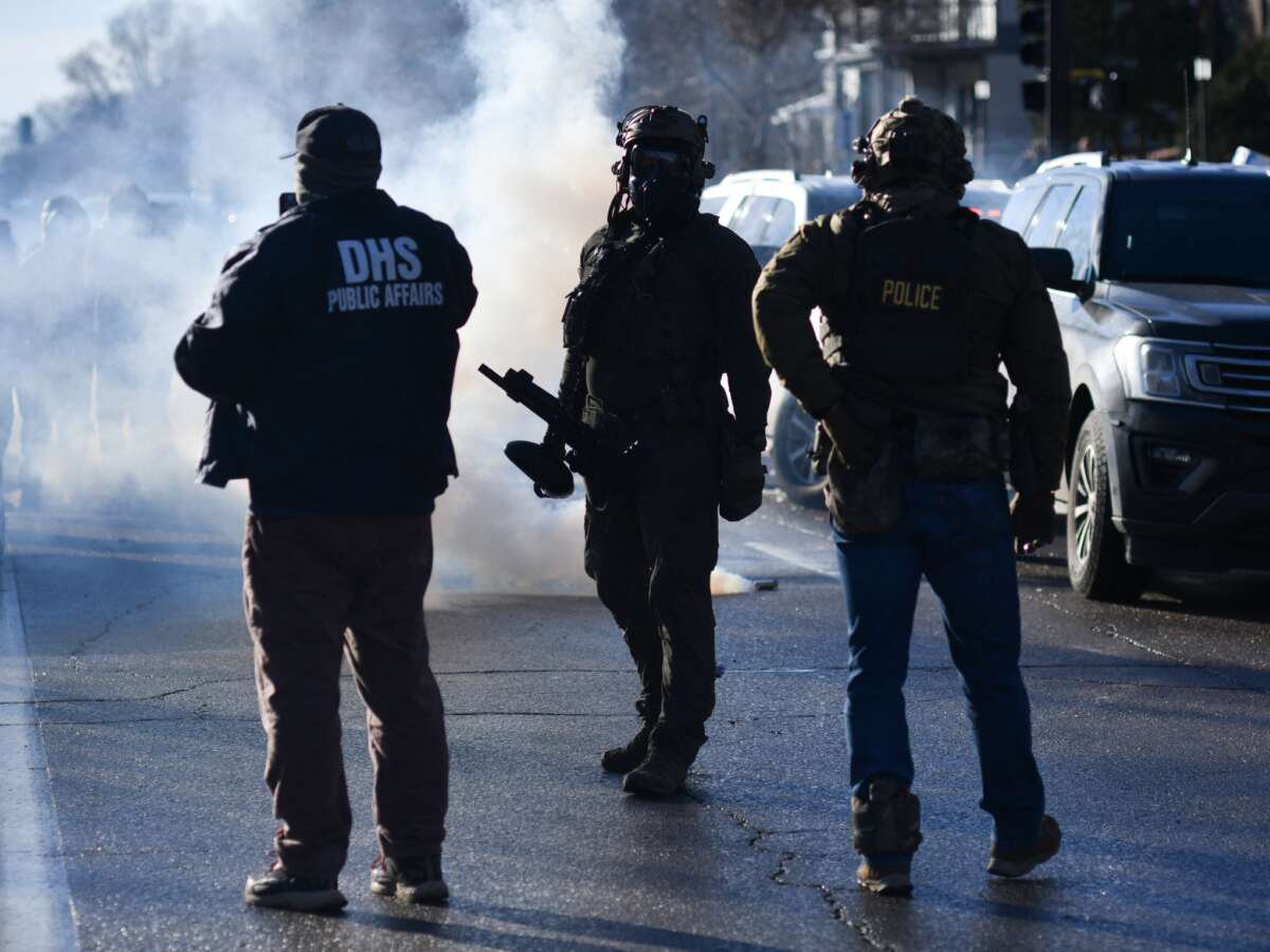 Immigration Agents Teargas Minneapolis Family’s Car With 6 Kids Inside